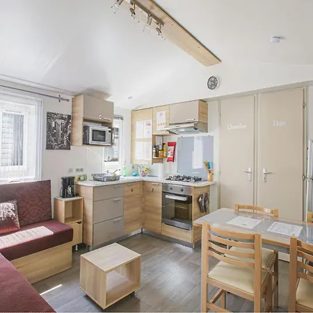 Mobile - Sleeps 4 - Parking - Family Pools