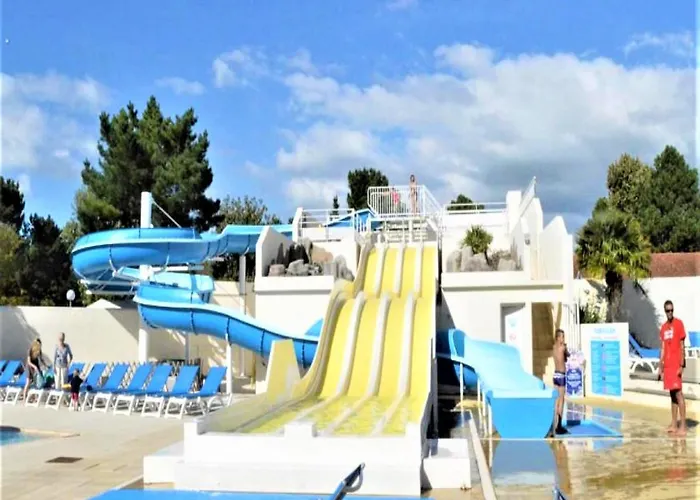 Mobile - Sleeps 4 - Parking - Family Pools