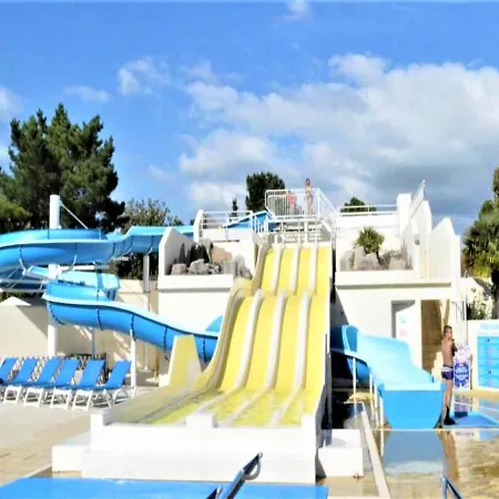 Mobile - Sleeps 4 - Parking - Family Pools